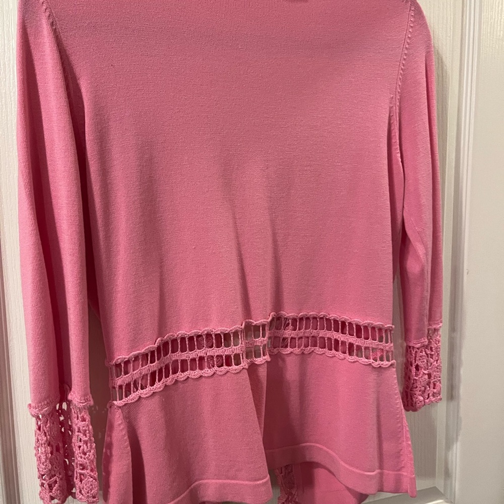 Karen Kane Long Sleeve Sweater Medium, 70% rayon, 3O% Nylon